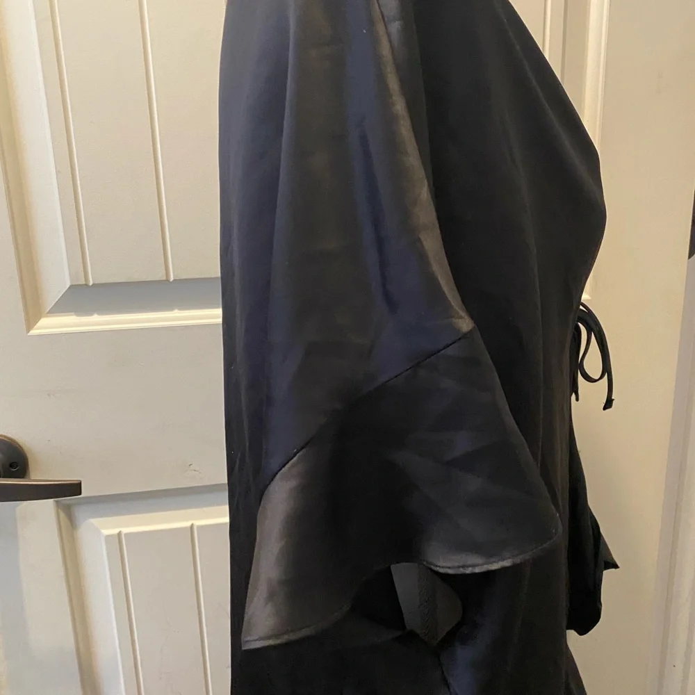 Victoria’s Secret Robe- One Size - Picture 3 of 8